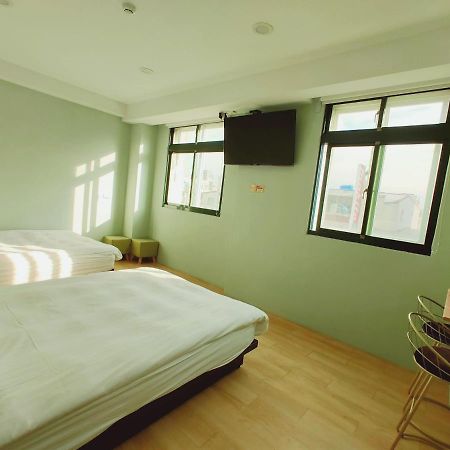 M House Apartment Kota Hualien Bagian luar foto